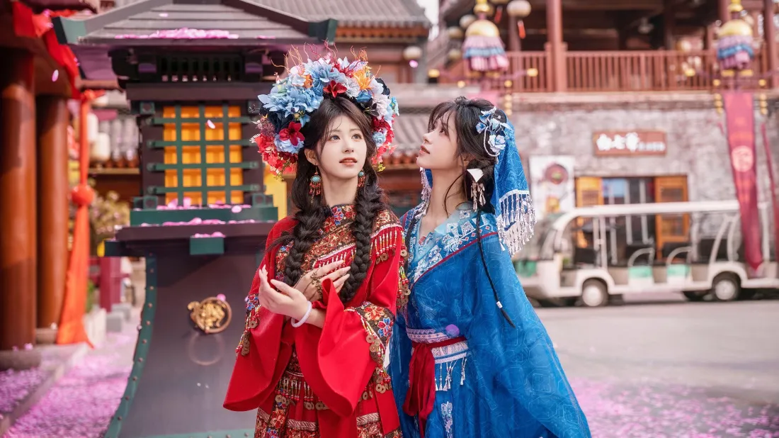 4k古装花魁壁纸｜古风街道背景 - 传统服饰女子「哲风壁纸」