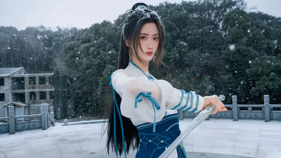 4k古装清纯女子持剑雪景壁纸｜古风背景图片 - 武侠「哲风壁纸」