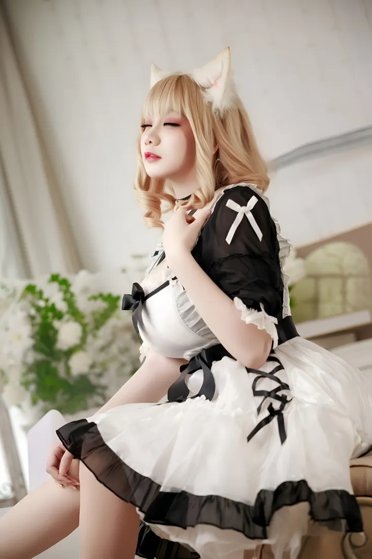 猫耳娘女仆装手机壁纸｜室内绿植背景图片 - 角色扮演「哲风壁纸」