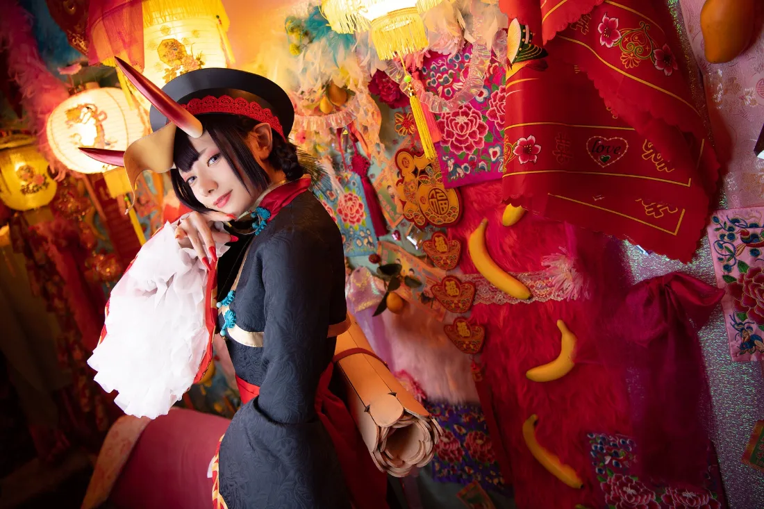 2k小僵尸壁纸｜红色背景图片 - 动漫角色cosplay「哲风壁纸」