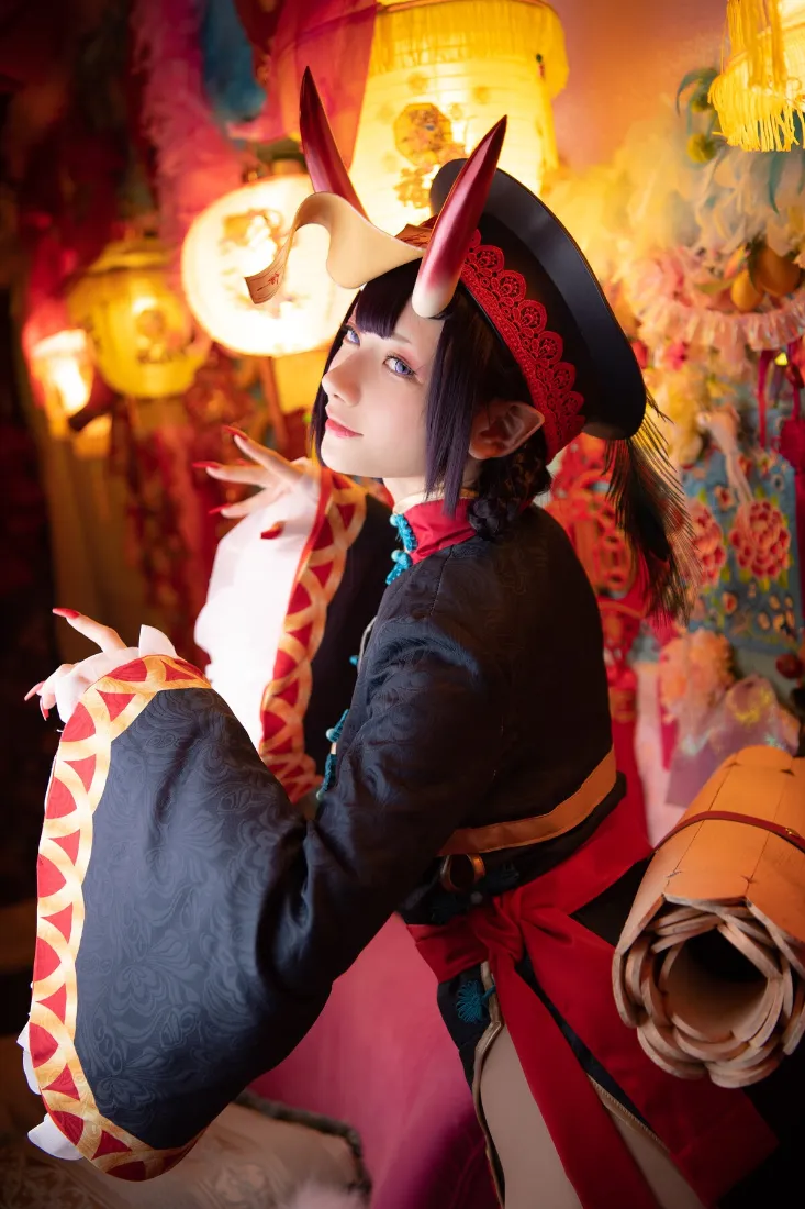 动漫角色cosplay手机壁纸｜灯笼背景 - 红黑配色传统服饰「哲风壁纸」