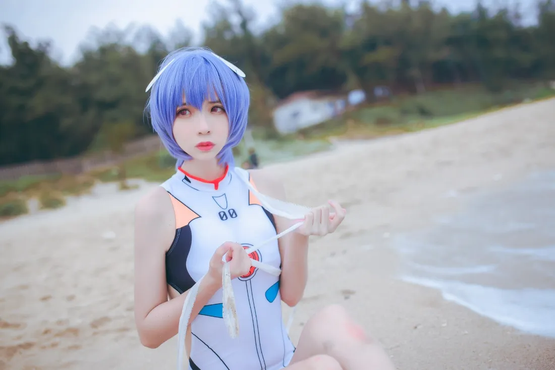 2k绫波丽cosplay壁纸｜海边背景图片 - 沙滩「哲风壁纸」