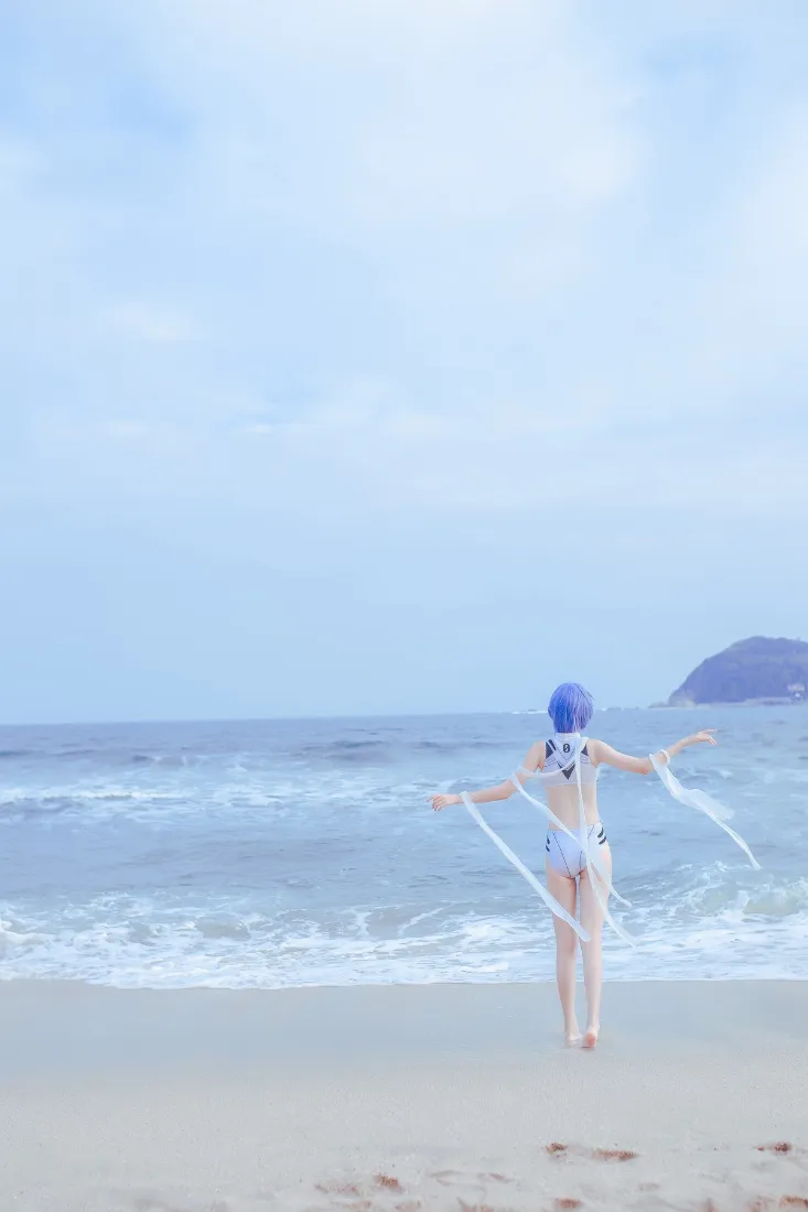 蕾姆手机壁纸｜海边背景图片 - 泳装蓝发背影「哲风壁纸」