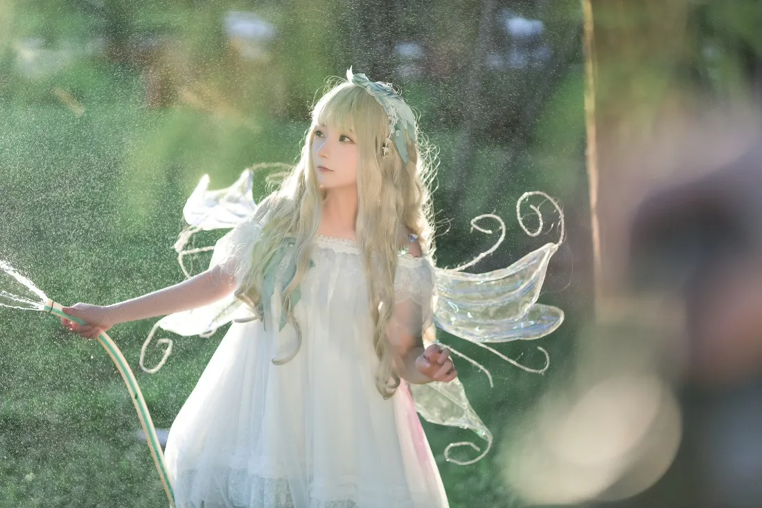 2k精灵壁纸｜树林背景图片 - 白裙仙女翅膀「哲风壁纸」