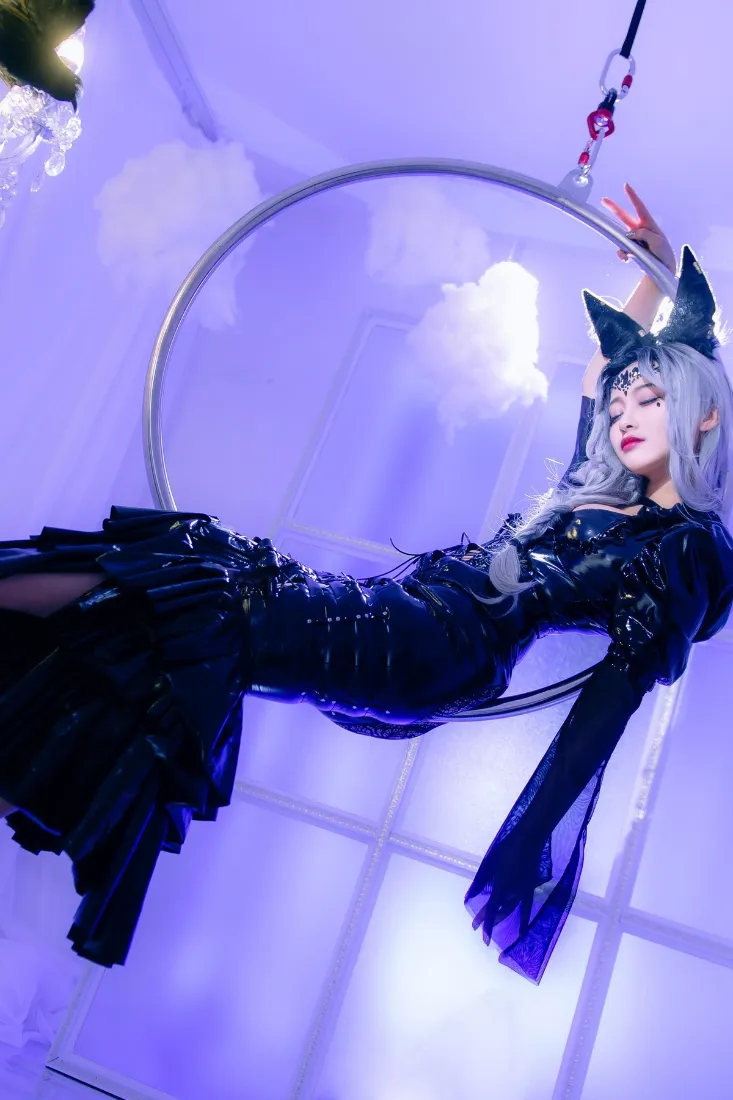 黑天使cos手机壁纸｜紫色背景图片 - 兔耳吊环「哲风壁纸」