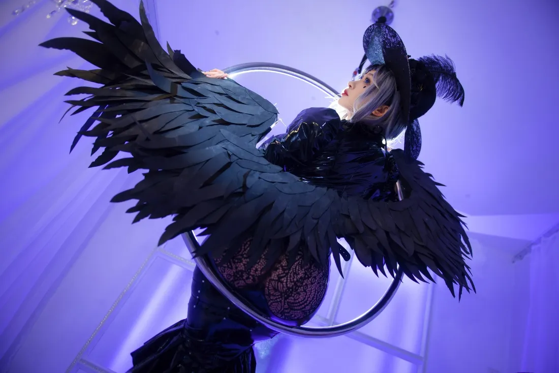 2k黑天使壁纸｜紫色背景图 - 黑色羽毛翅膀「哲风壁纸」