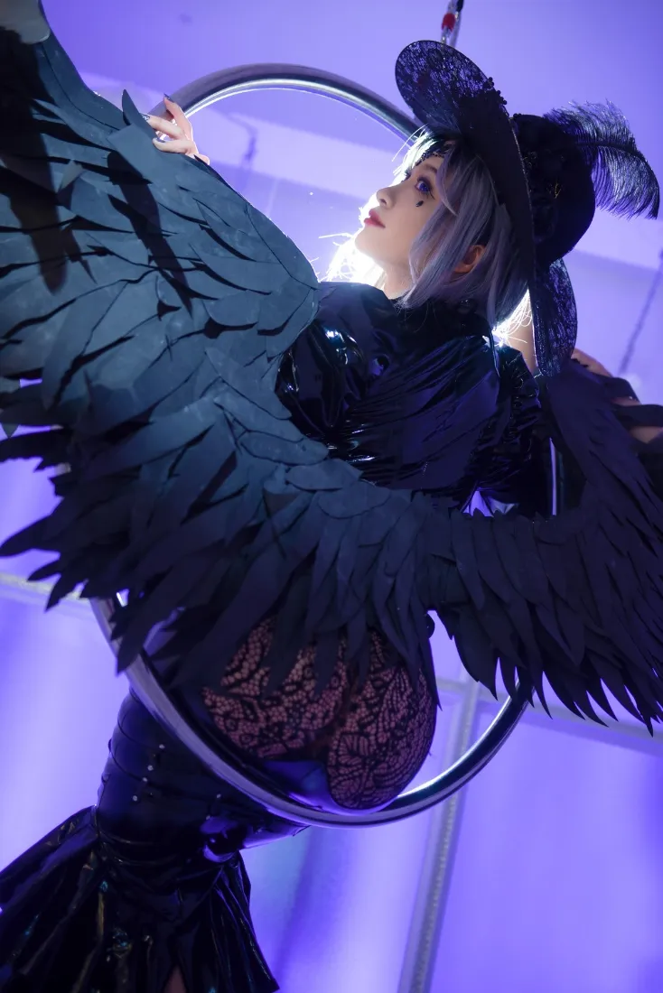 黑天使手机壁纸｜紫色背景 - 黑色翅膀cosplay「哲风壁纸」