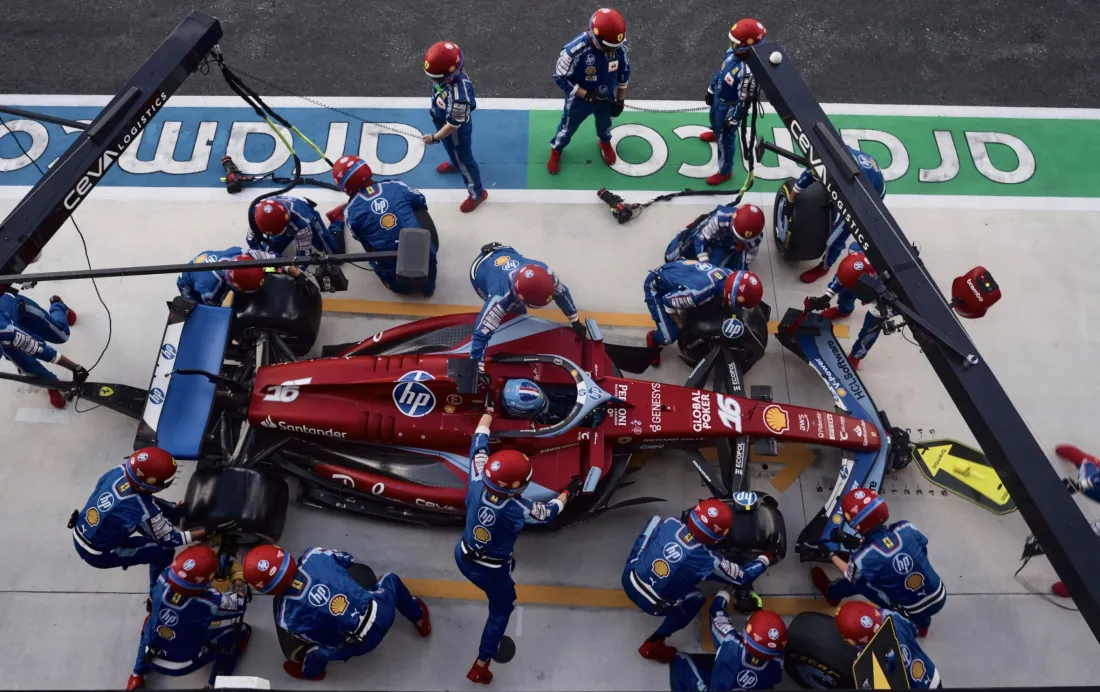 2k法拉利SF-25壁纸｜迈阿密大奖赛 - 赛车维修站「哲风壁纸」