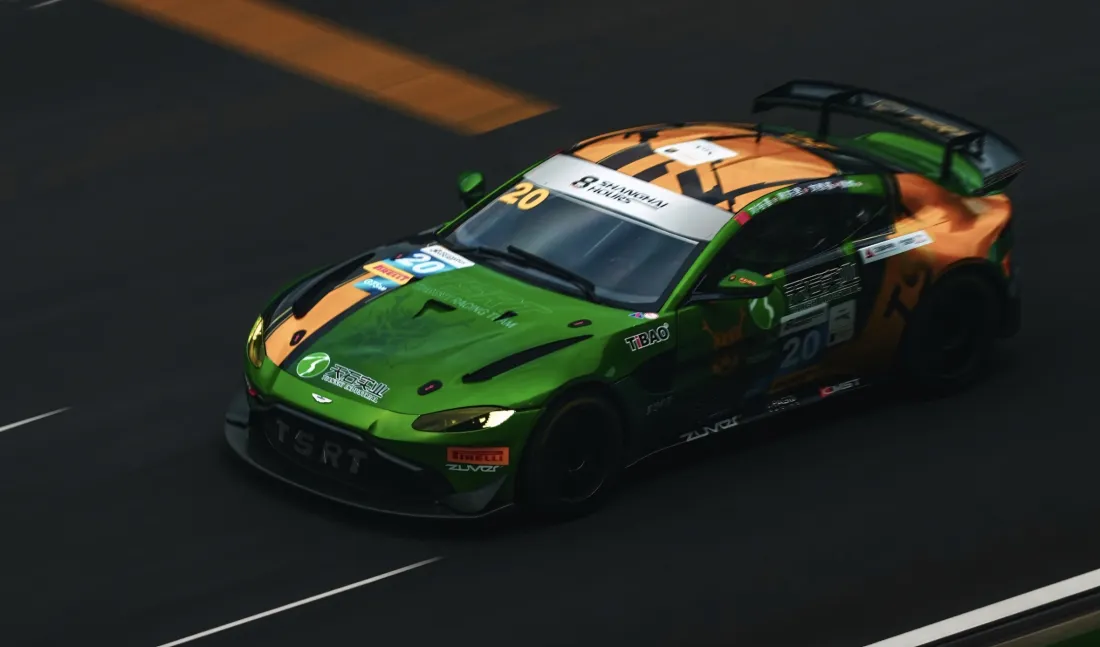 2k阿斯顿·马丁赛车壁纸｜赛道背景图片 - 竞速汽车「哲风壁纸」