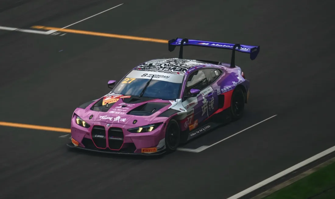 2k宝马M4GT3壁纸｜赛道背景图片 - 粉色赛车「哲风壁纸」