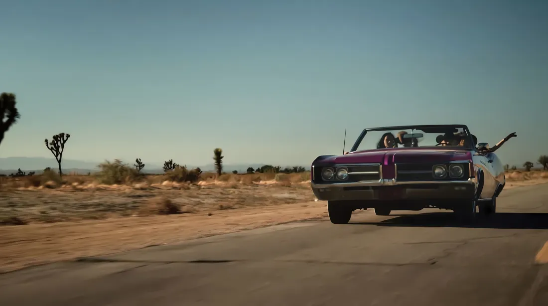 2kBlackpink壁纸｜沙漠公路背景 - 复古敞篷车「哲风壁纸」