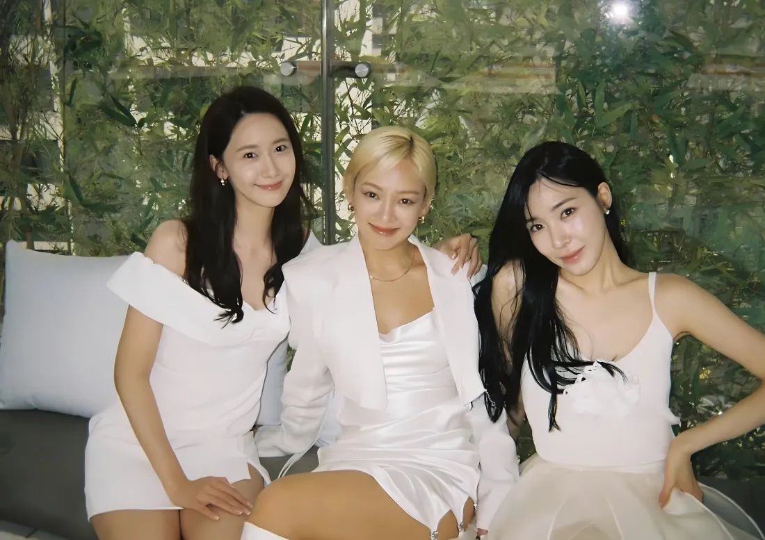 3k少女时代壁纸｜绿植背景 - 白色穿搭「哲风壁纸」