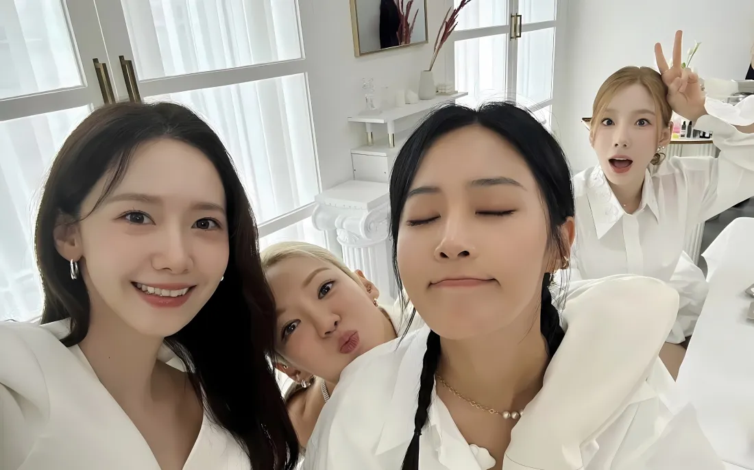 3k少女时代壁纸｜白色室内背景图片 - 韩国女团合照「哲风壁纸」