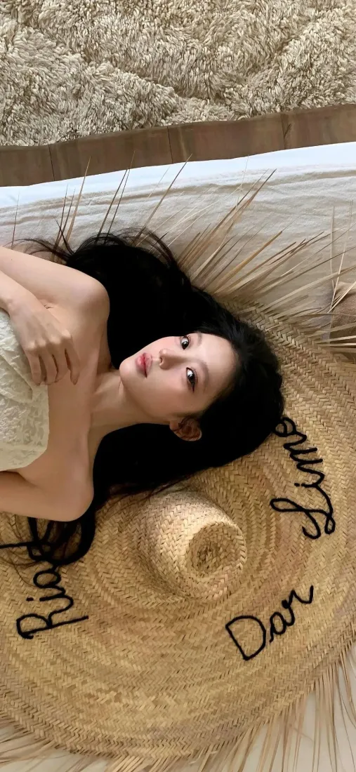 美女草帽手机壁纸｜休闲背景图片 - 夏日清新「哲风壁纸」