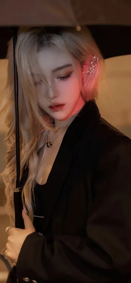 金发美女手机壁纸｜深景背景 - 黑衣耳饰「哲风壁纸」