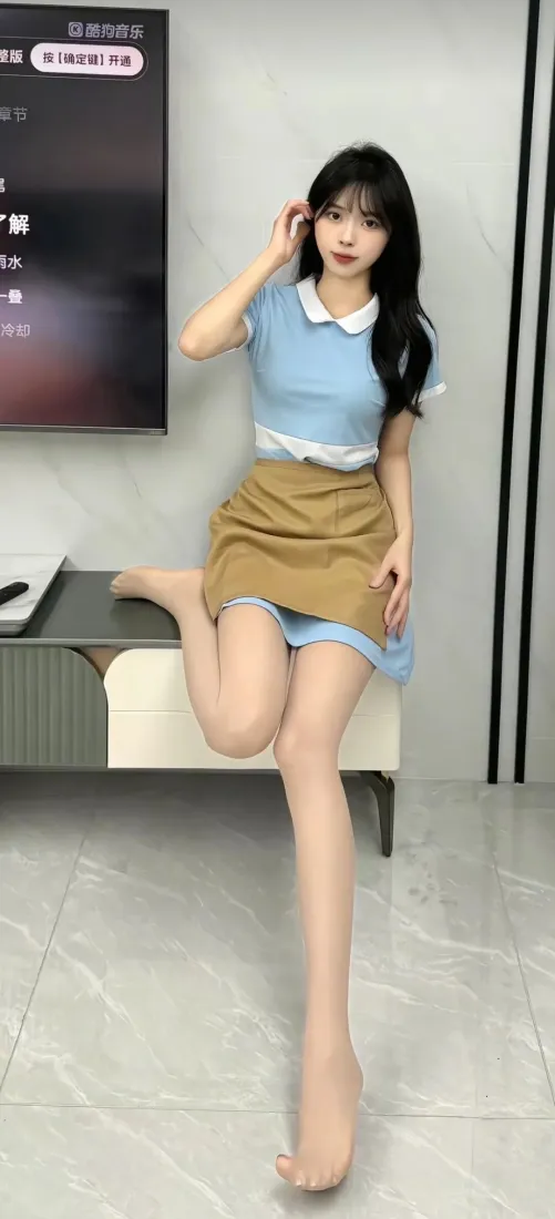 美女手机壁纸｜室内背景图片 - 蓝上衣棕裙穿搭「哲风壁纸」