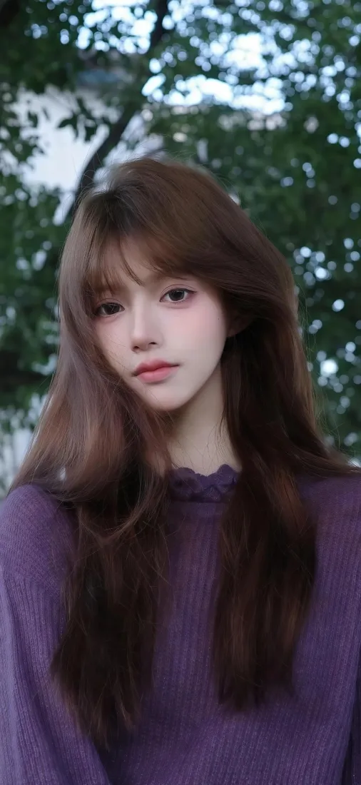 紫衣美女手机壁纸｜树木背景图 - 清新户外少女「哲风壁纸」