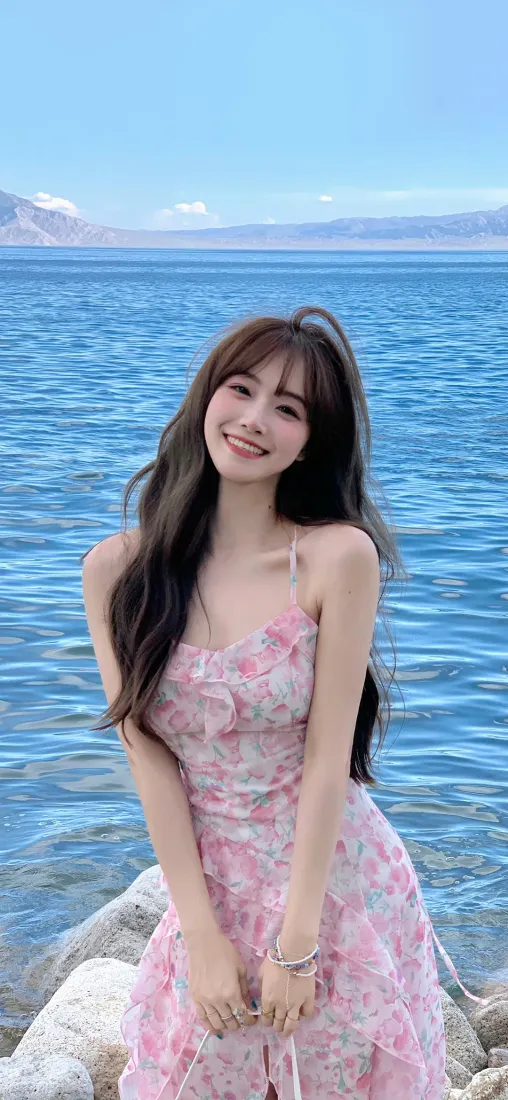 粉色碎花裙美女手机壁纸｜海边背景图片 - 清新夏日「哲风壁纸」