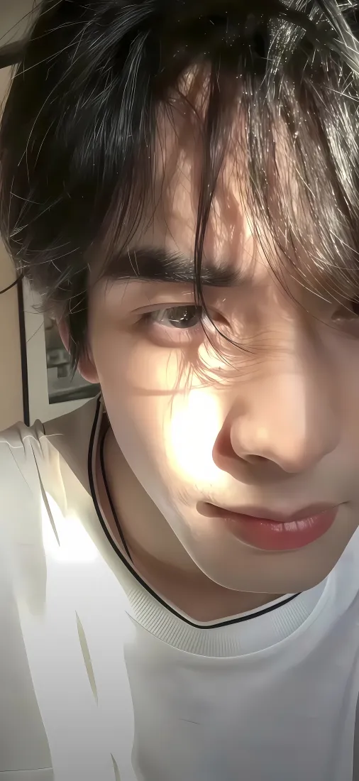 宋威龙手机壁纸｜阳光背景图片 - 白色上衣「哲风壁纸」