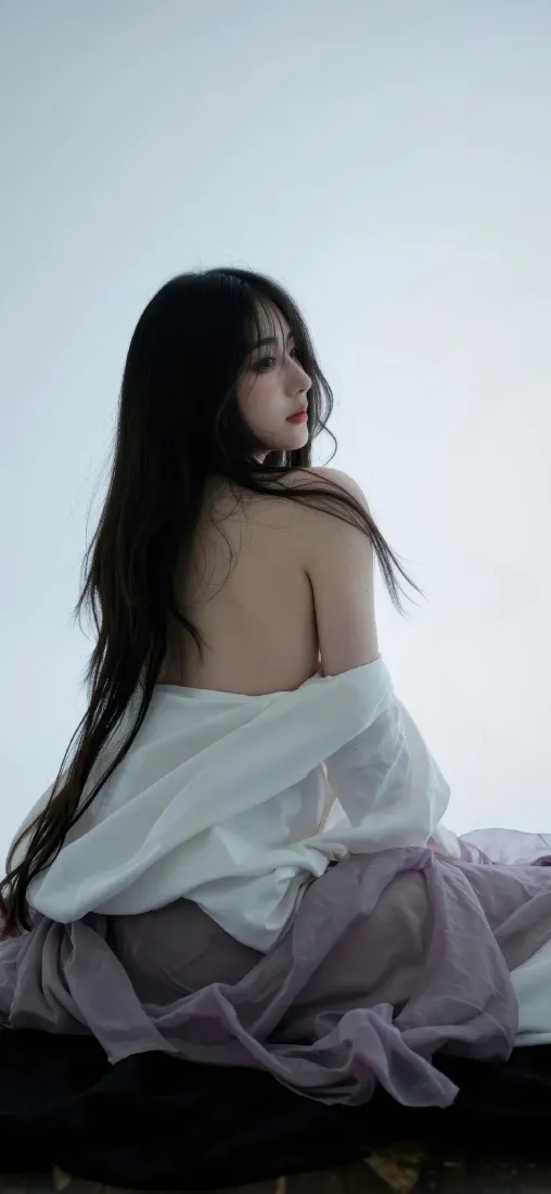 长发美女手机壁纸｜简约背景图片 - 白衣紫裙「哲风壁纸」