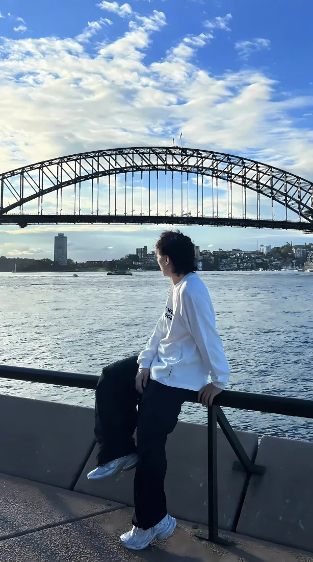 陈奕迅手机壁纸｜海边背景图片 - 悉尼海港大桥「哲风壁纸」