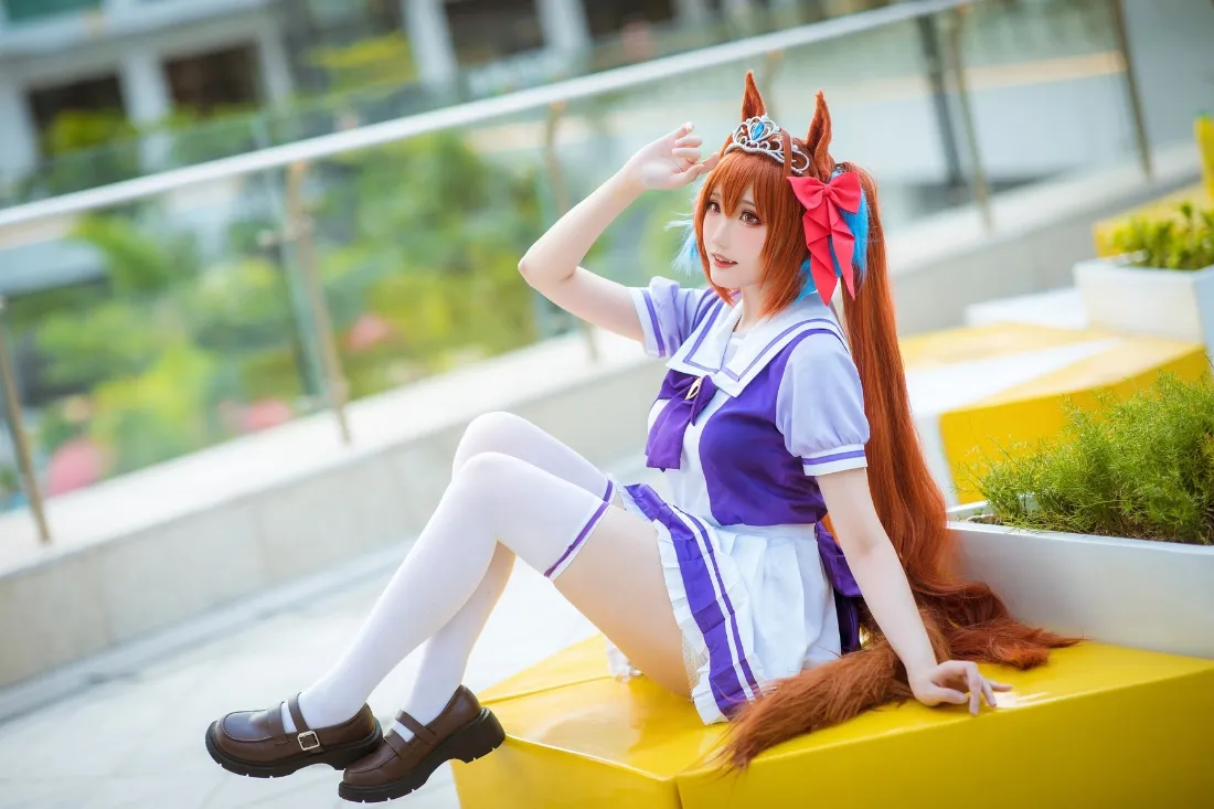 赛马娘cos手机壁纸｜户外写真背景 - 红衣美女紫水手服「哲风壁纸」