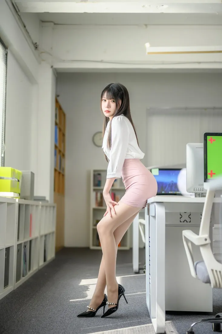 职场女性手机壁纸｜办公室背景图片 - 职业装「哲风壁纸」