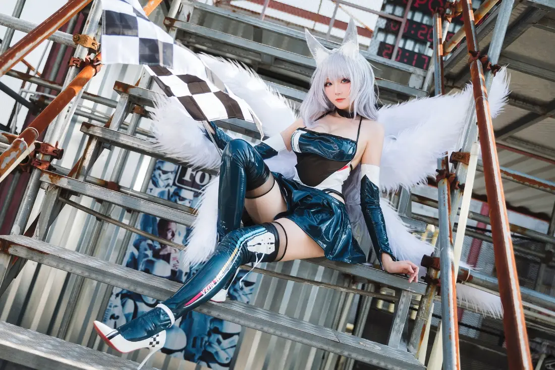 九尾狐coser手机壁纸｜工业区背景 - 机械风翅膀角色「哲风壁纸」