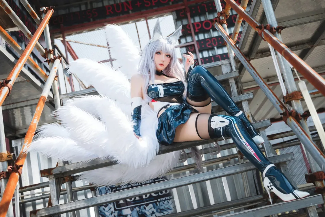 九尾狐手机壁纸｜工业区背景图片 - cosplay机械腿「哲风壁纸」