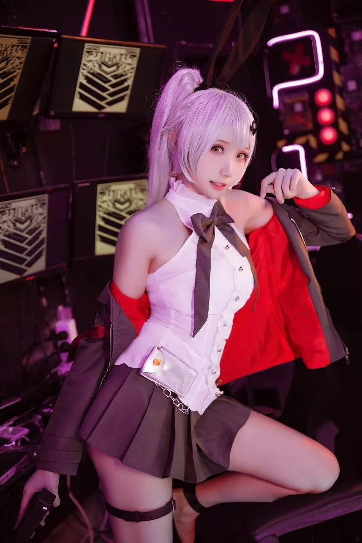 女警察cosplay手机壁纸｜红黑制服背景图片 - 马尾少女「哲风壁纸」