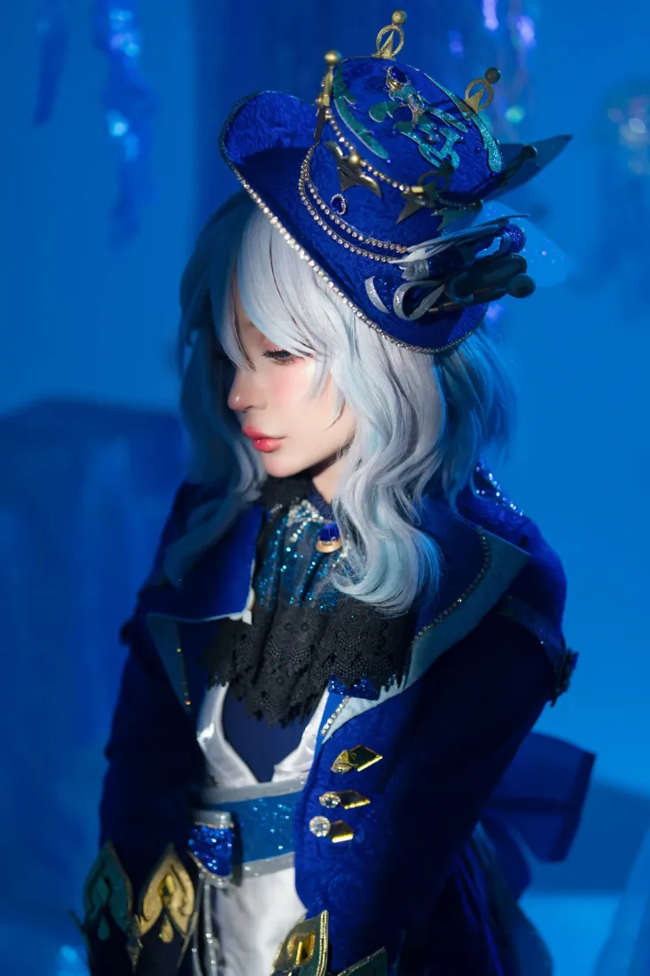 动漫角色手机壁纸｜蓝色背景图片 - 银白头发「哲风壁纸」