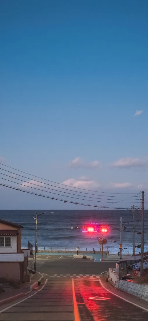 海滨道路手机壁纸｜海边夜景背景图片 - 夜晚道路「哲风壁纸」