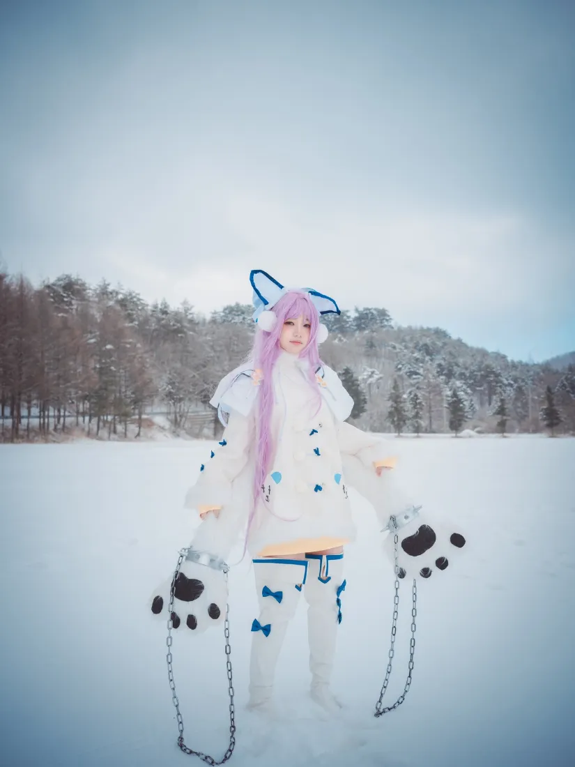 粉色长发角色手机壁纸｜雪景背景图片 - 冬天白色服饰「哲风壁纸」