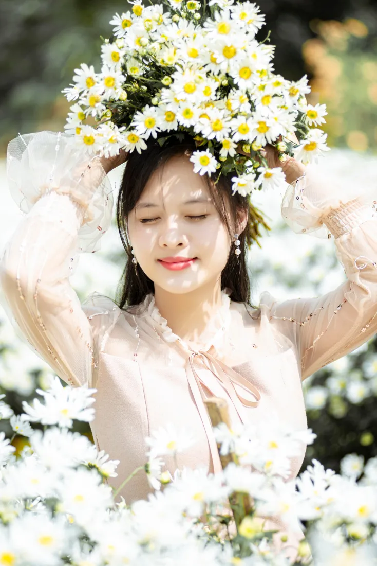 女孩花海雏菊手机壁纸｜花海背景图片 - 清新少女「哲风壁纸」