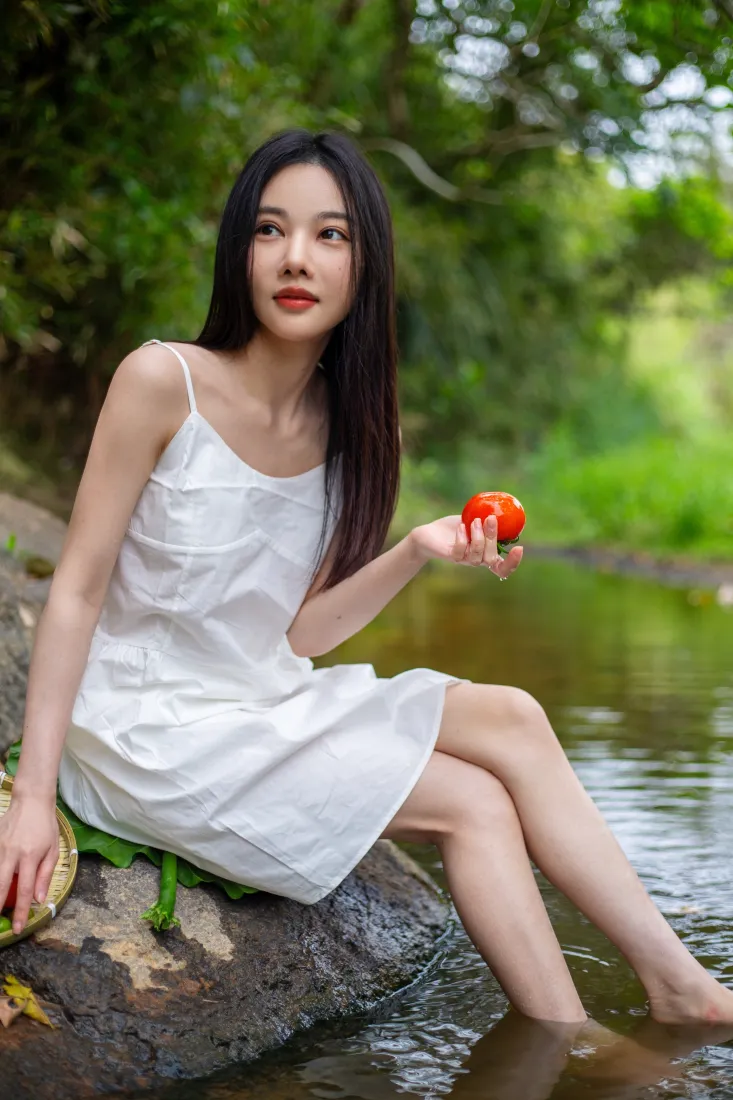 白衣女子手机壁纸｜自然风景背景图片 - 西红柿水边「哲风壁纸」