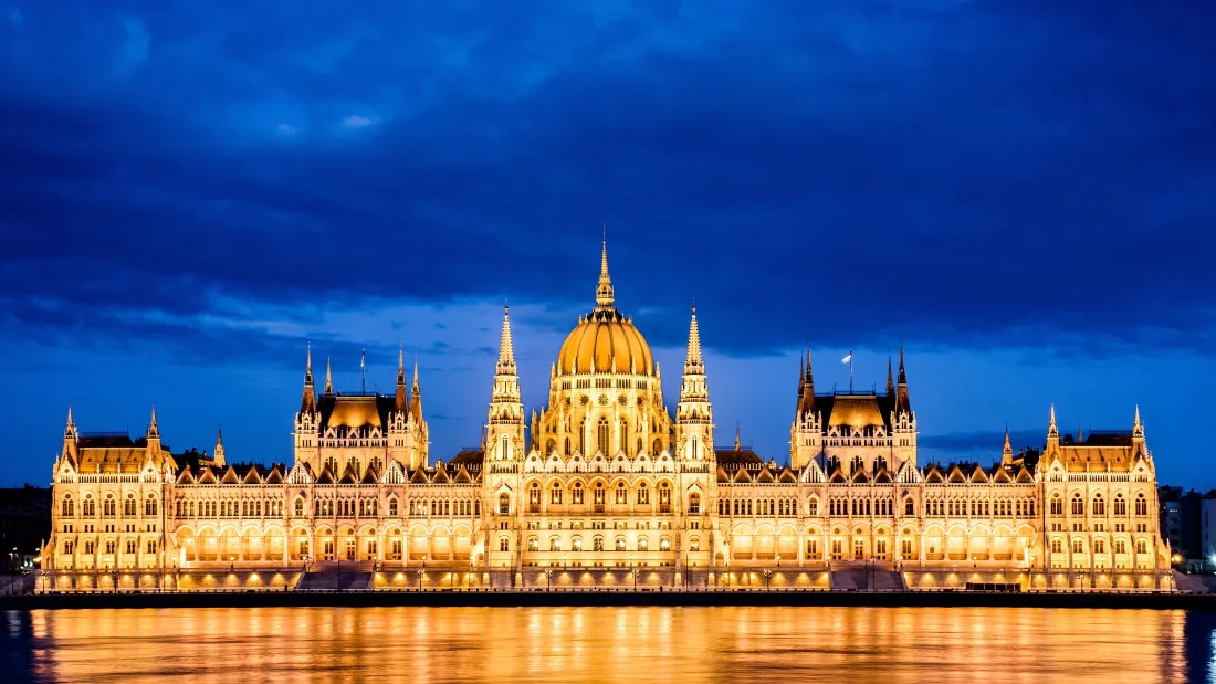 4k布达佩斯议会大厦壁纸｜城市夜景 - 夜色「哲风壁纸」