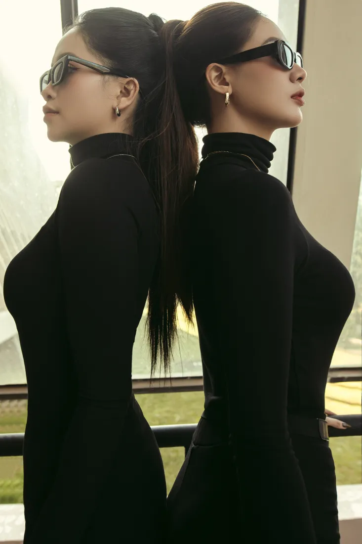 双人模特手机壁纸｜黑色紧身衣背景图片 - 时尚气质「哲风壁纸」