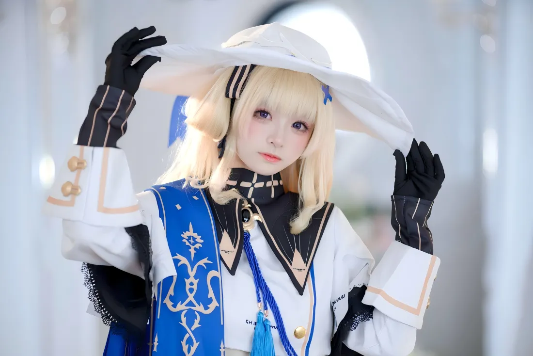 6k菲比壁纸｜鸣潮cos背景图片 - 可爱金发少女「哲风壁纸」