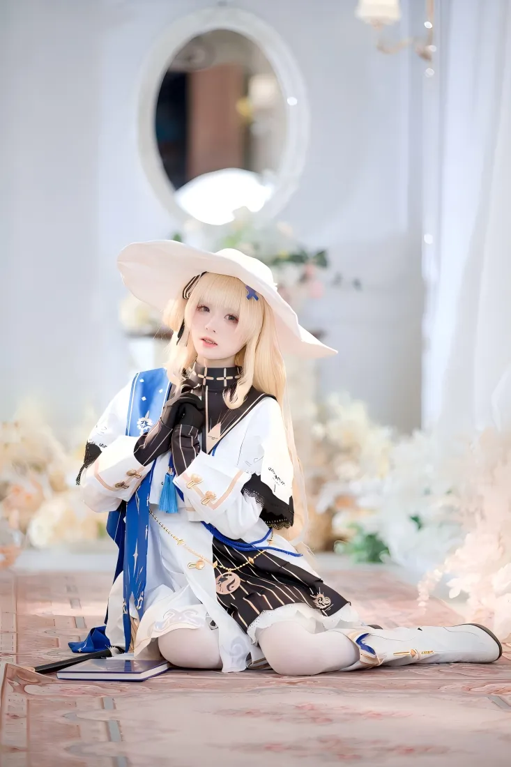 鸣潮菲比cos手机壁纸｜清新室内背景图片 - 真人角色还原「哲风壁纸」