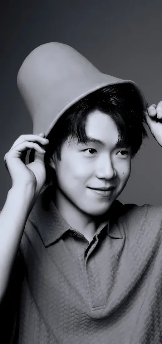 王楚钦手机壁纸｜灰色简约背景图片 - 帅气写真「哲风壁纸」