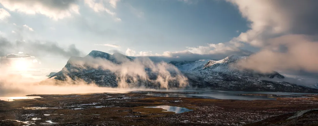 10k雪山温泉带鱼屏壁纸｜旷野云层背景图片「哲风壁纸」
