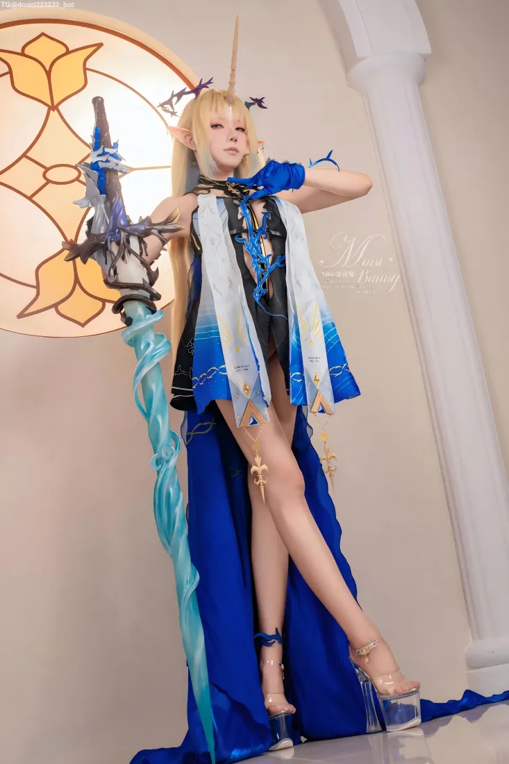 菲比cos手机壁纸｜欧式室内背景图片 - 鸣潮「哲风壁纸」