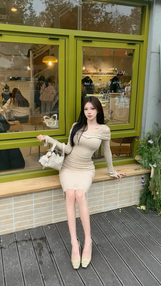 浅色裙美女手机壁纸｜咖啡店外景背景图片 - IOS风「哲风壁纸」