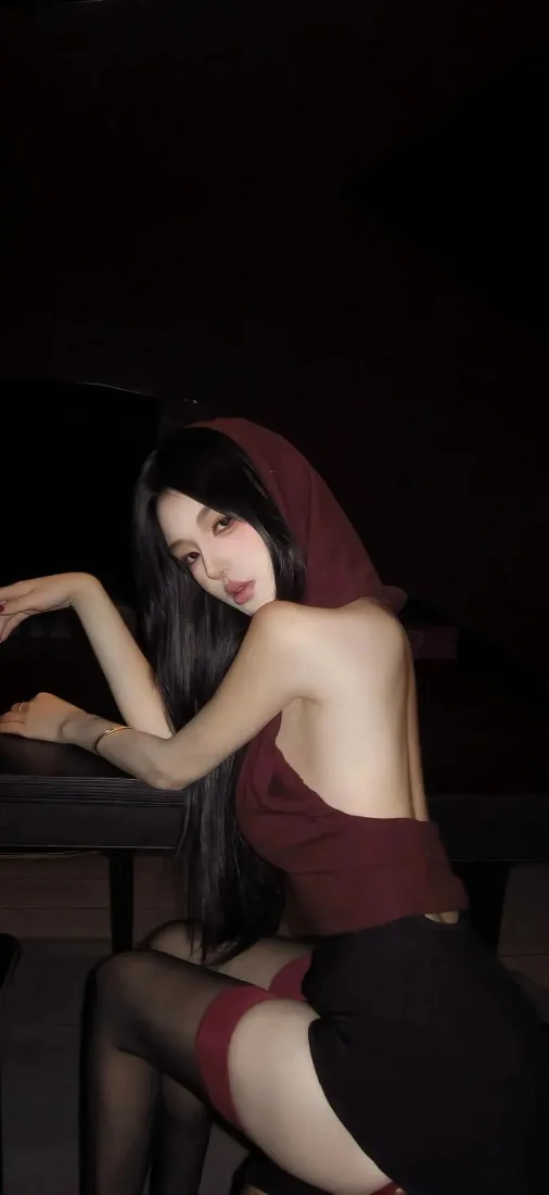 露背美女手机壁纸｜纯黑背景图片 - Ios适用「哲风壁纸」