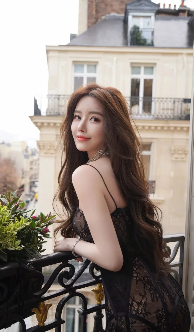 长发美女手机壁纸｜欧式建筑阳台背景图片 - Ios「哲风壁纸」