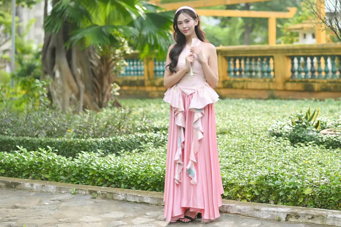 6k粉色长裙美女壁纸｜古风公园背景图片 - 清新人像「哲风壁纸」