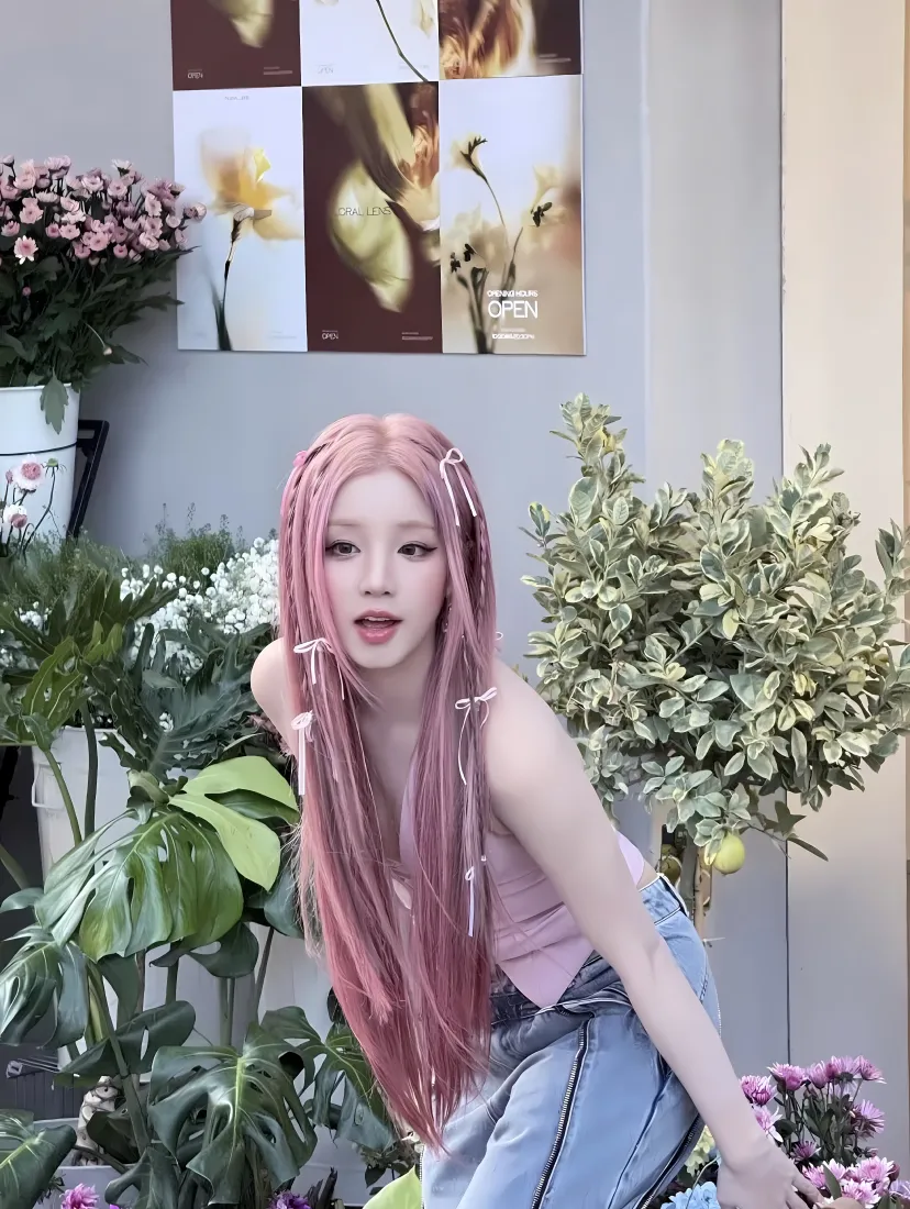 宋雨琦手机壁纸｜绿植鲜花背景图片 - UGG代言粉发造型「哲风壁纸」