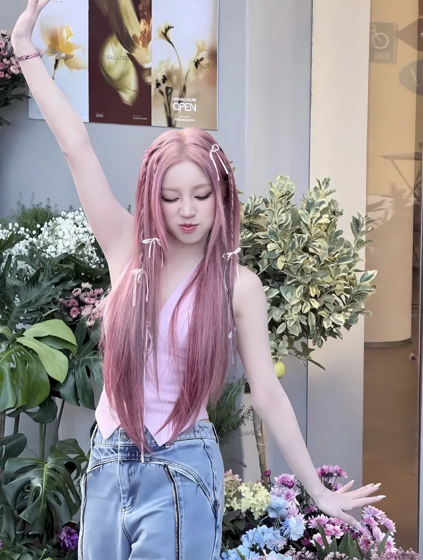 宋雨琦手机壁纸｜鲜花背景图片 - UGG代言现场「哲风壁纸」