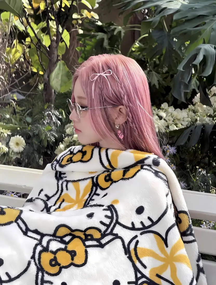 宋雨琦手机壁纸｜户外绿植背景图片 - UGG代言「哲风壁纸」