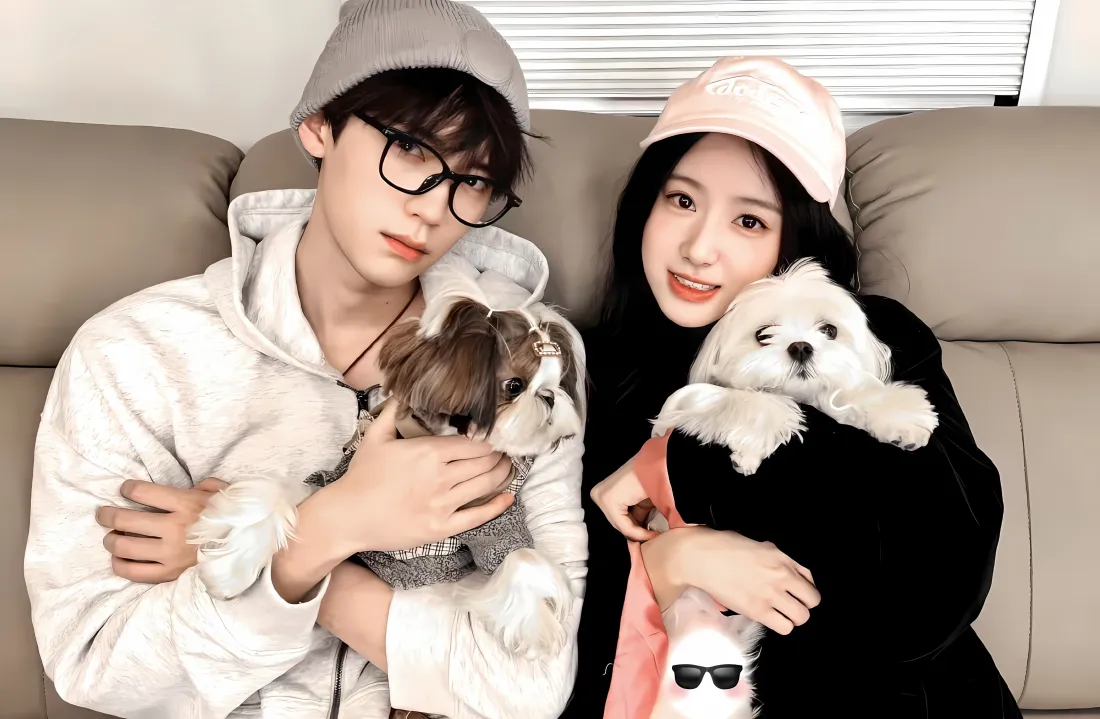 3k周翊然包上恩壁纸｜居家沙发背景图片 - 甜系情侣「哲风壁纸」